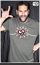 Modelo de camiseta electrocutado