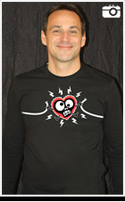 Modelo de camiseta electrocutado manga larga