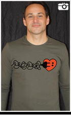 Modelo de camiseta enchufes manga larga