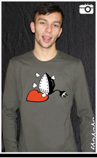 Modelo de camiseta plancha manga larga